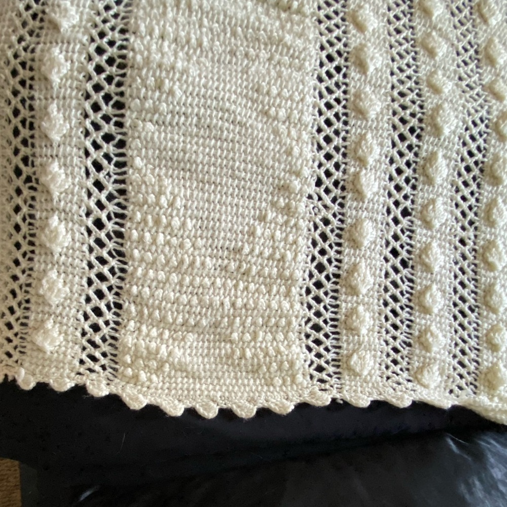 Vintage hand crochet ivory coverlet queen sized bedspread
